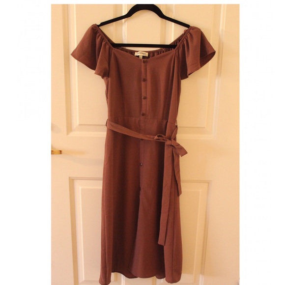 Dresses & Skirts - Lovely long sleeve dress